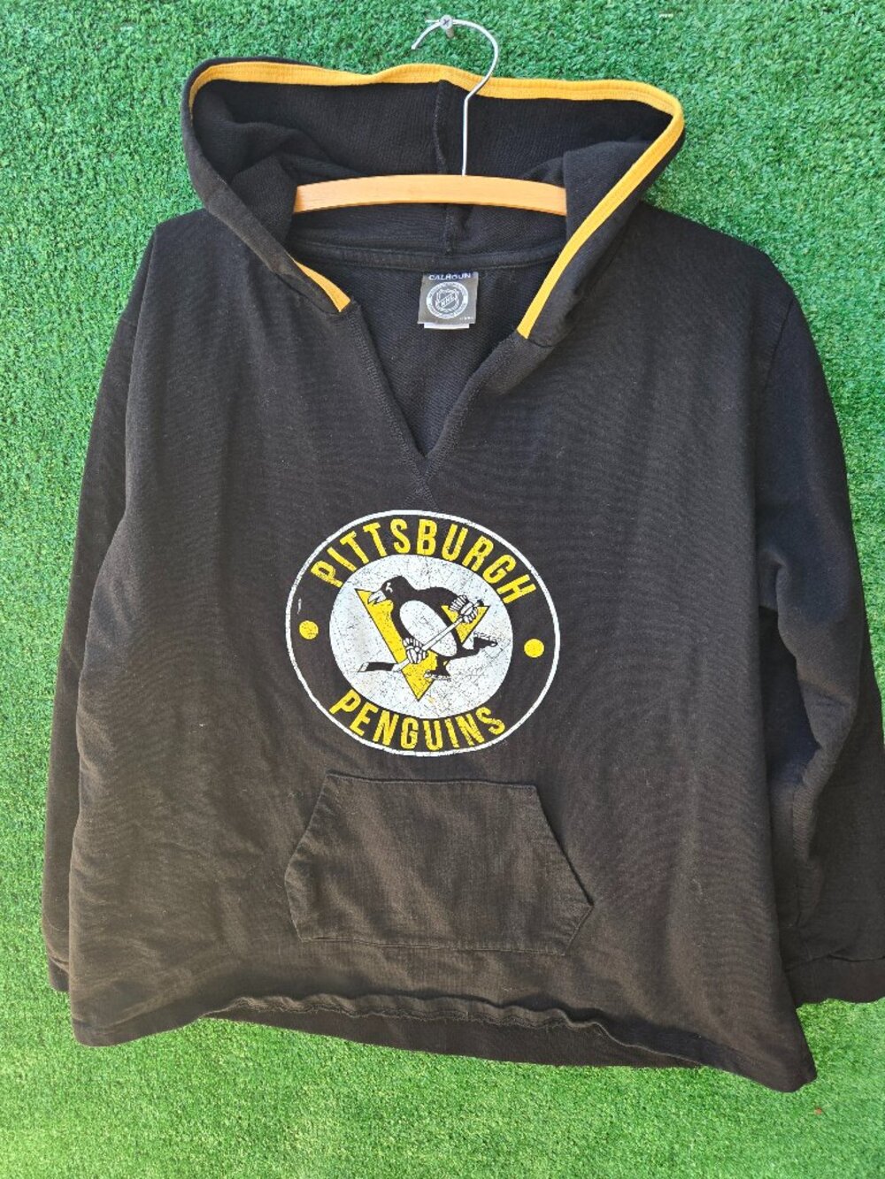 NHL Pittsburgh Penguins Women's V-Neck Pullover